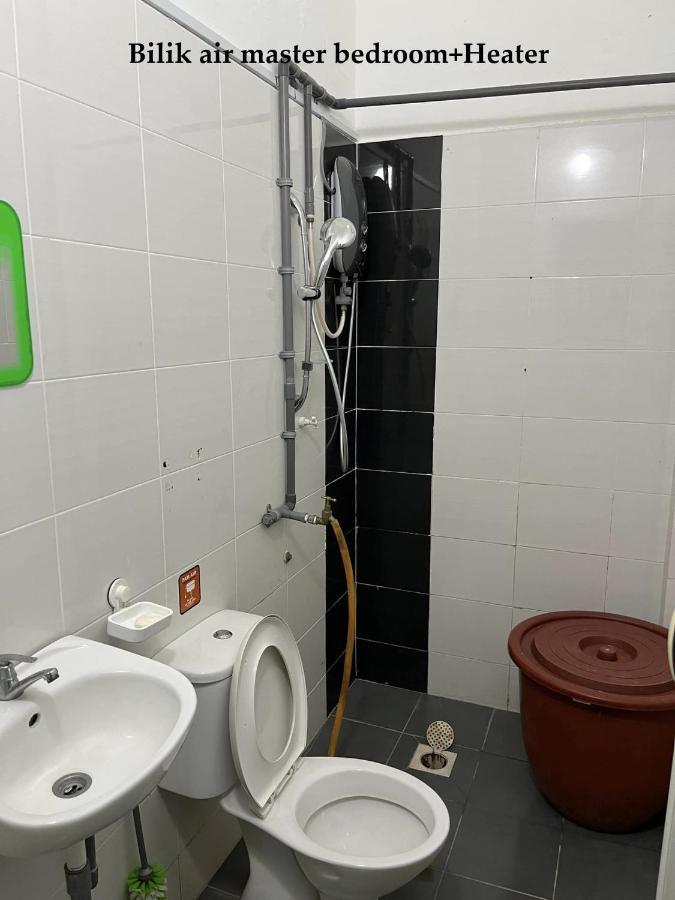 Holiday home Rumah Armand Ayer Keroh Bandar 4br Fully Aircond
